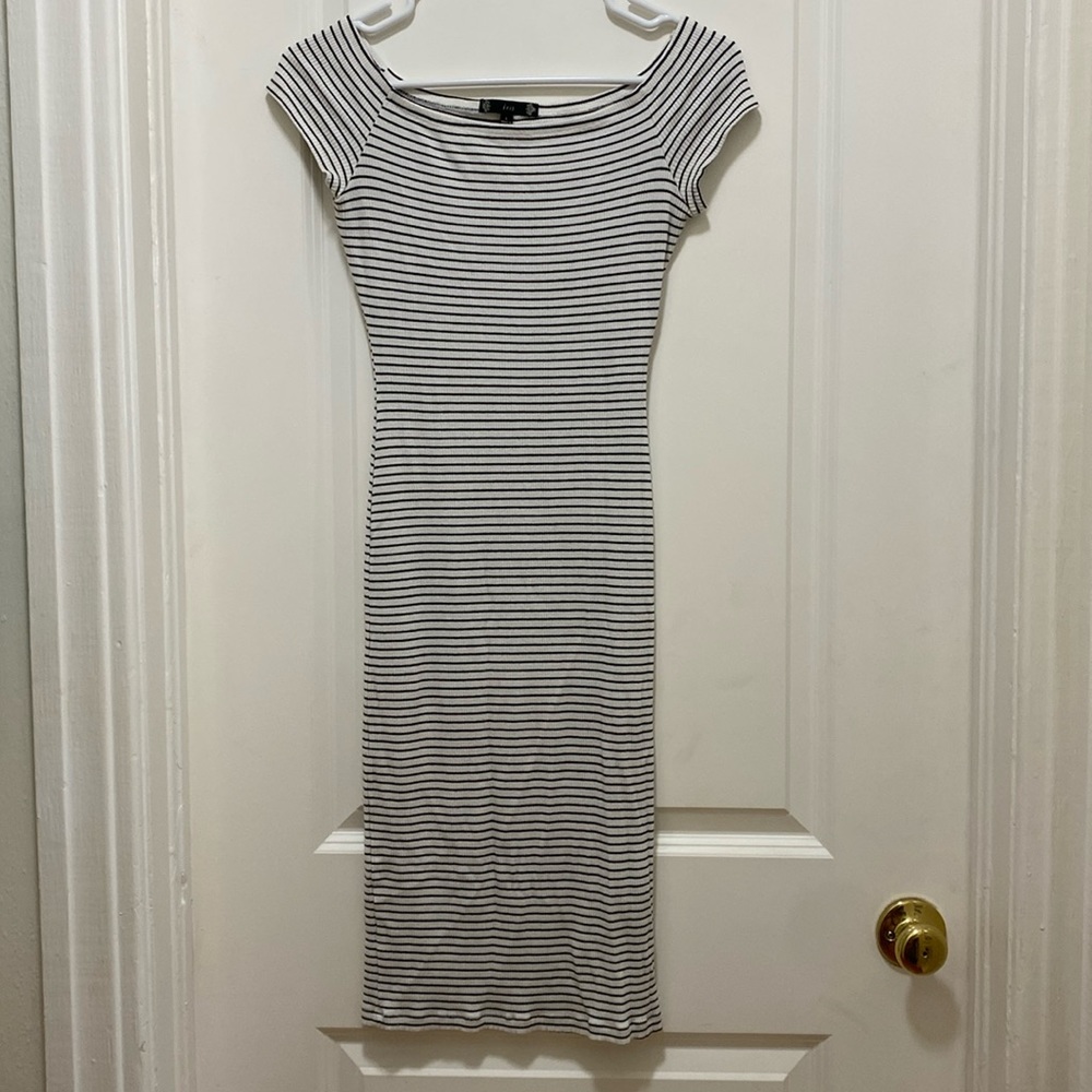 *Iris stretchy black and white striped dress size L